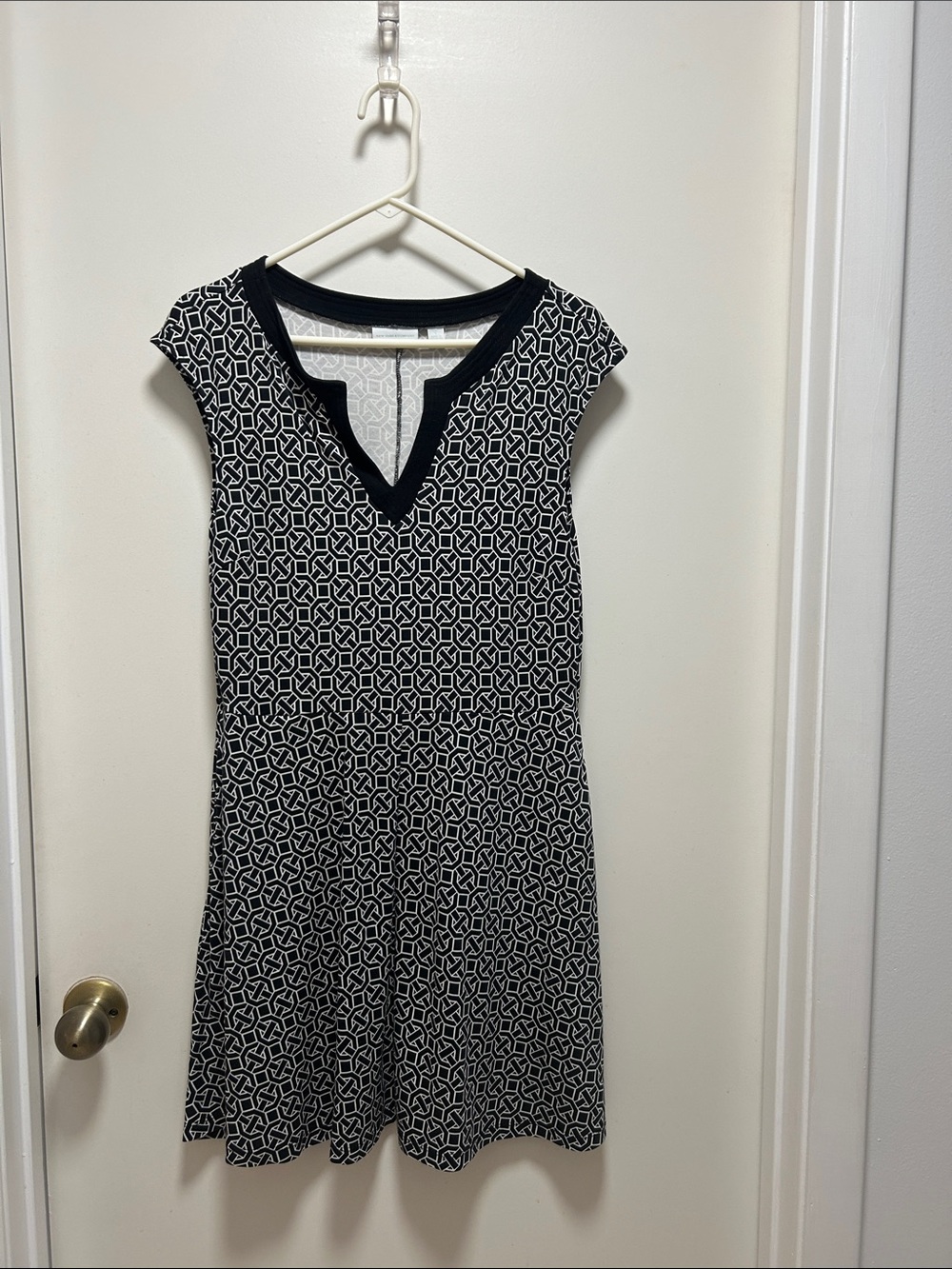 new york and company dresses & | | New York Company Black White Geometric Cap Sleeve Dress With Pockets new york and company formal dresses Rare London satin ruched Neckline: Strapless straight neckline perfect for special occasions Size:15 Medium
